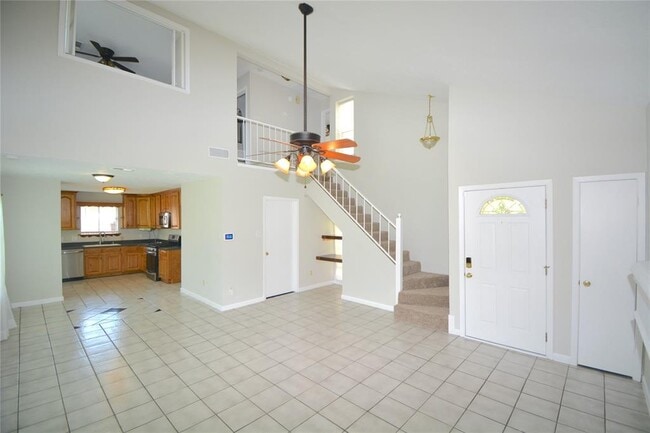 Building Photo - 18619 Spinney Ln