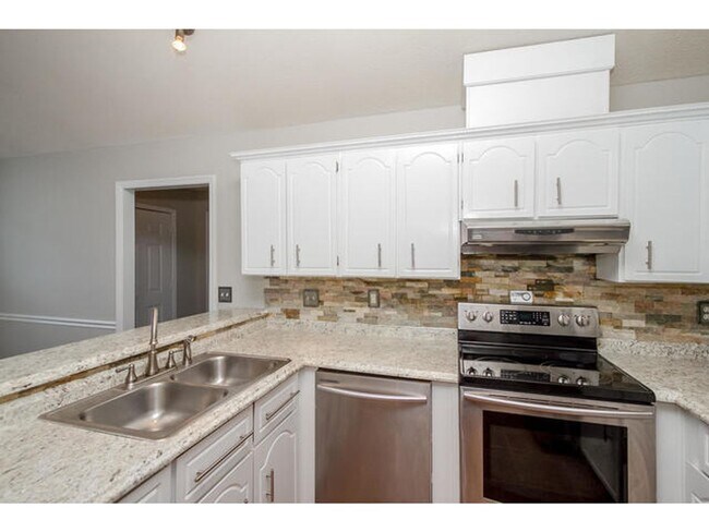 Building Photo - 3568 Crawfordville Dr
