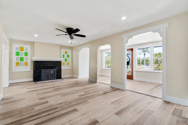 Building Photo - 3310 E Maritana Dr