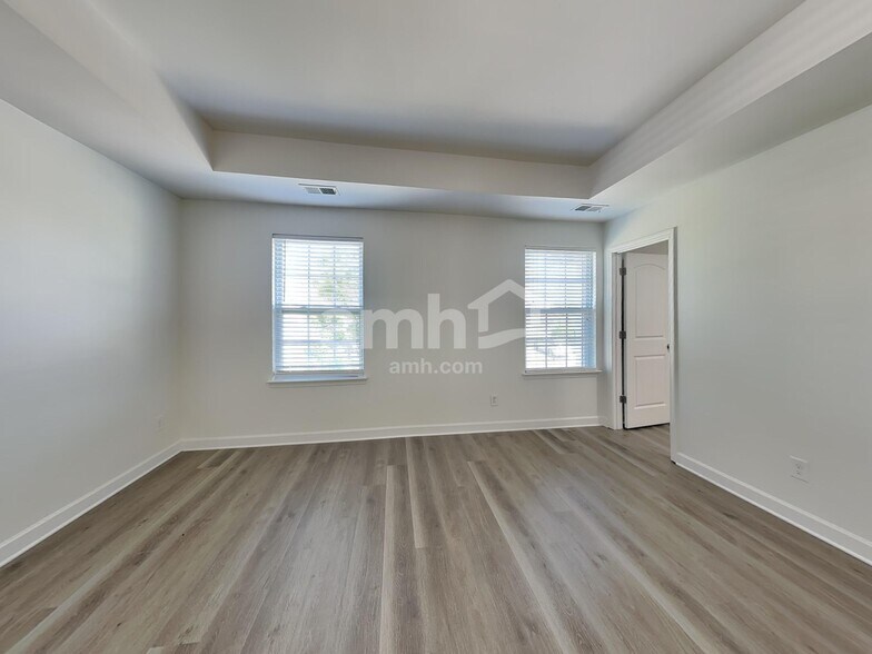 Building Photo - 3013 Corrona Ln