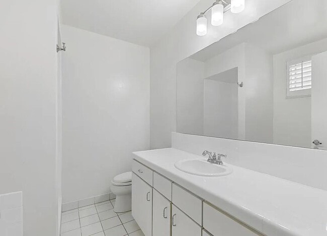 Building Photo - 1200 Flores St