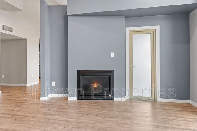 Building Photo - 12600 SW Crescent St