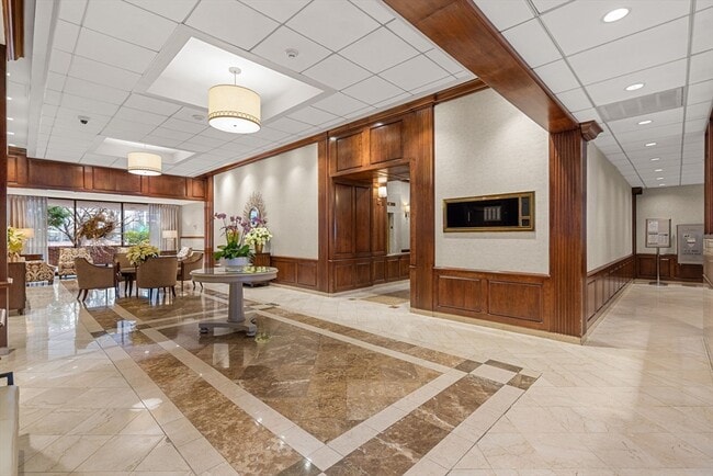 Building Photo - 2 Hawthorne Pl