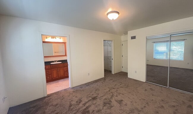 Building Photo - 2 Bedroom-2.5 Bath Townhome