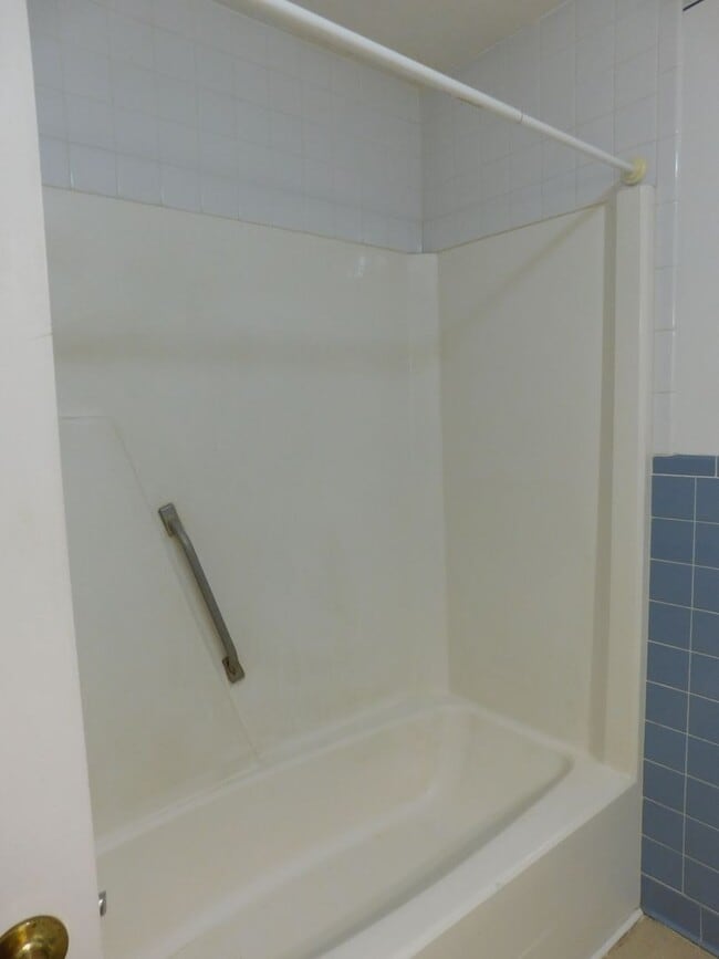 Building Photo - 1512 College Way