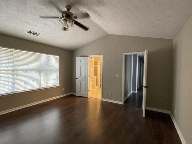 Building Photo - 3790 Oak Park Dr