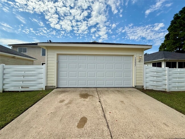 Building Photo - 10027 Farrell Dr