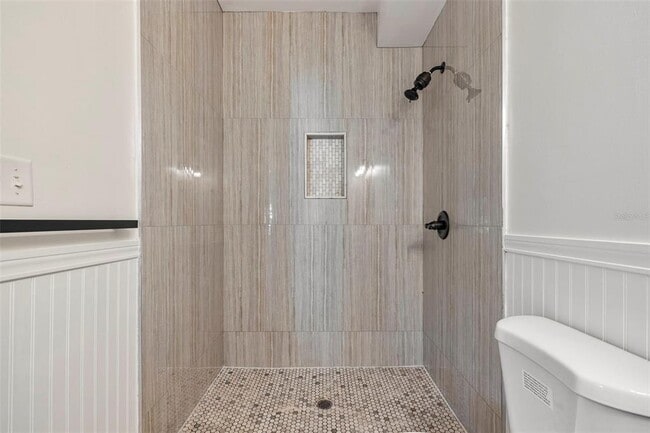 Building Photo - 5709 N Suwanee Ave