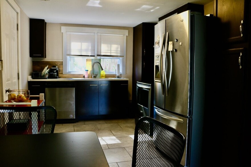 Building Photo - 112 Lucile St