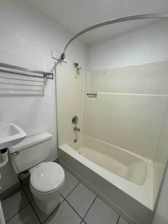 Building Photo - Nice studio apartment *ALL utilities included