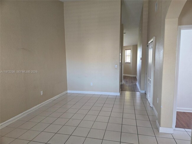 Building Photo - 1677 SE 27th Ct