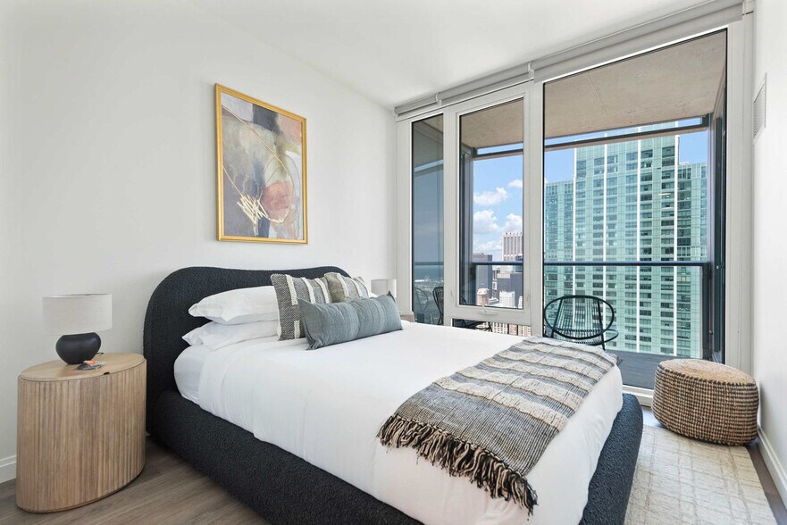 Building Photo - 1000 S Michigan Ave