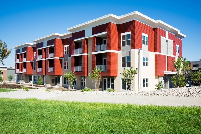 Building Photo - Fusion at 841