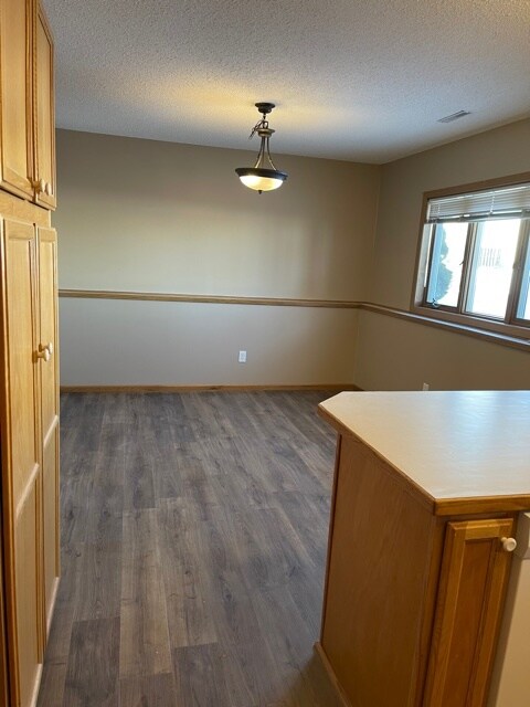 Building Photo - 413 Lilac Ln