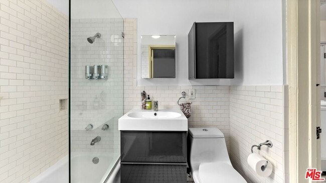 Building Photo - 434 N Genesee Ave