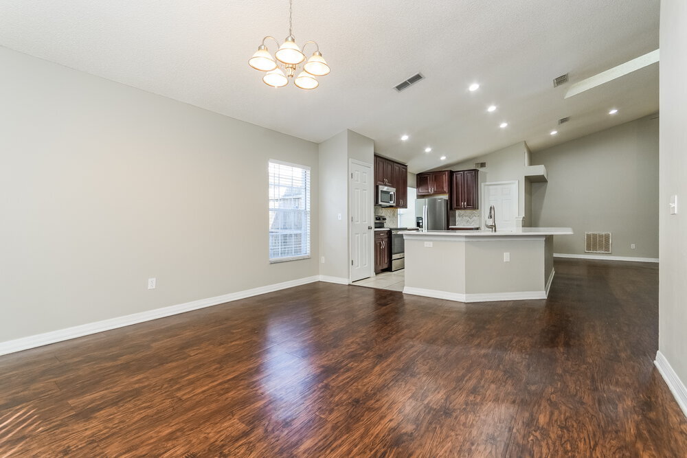 Building Photo - 1598 Royal Oaks Dr