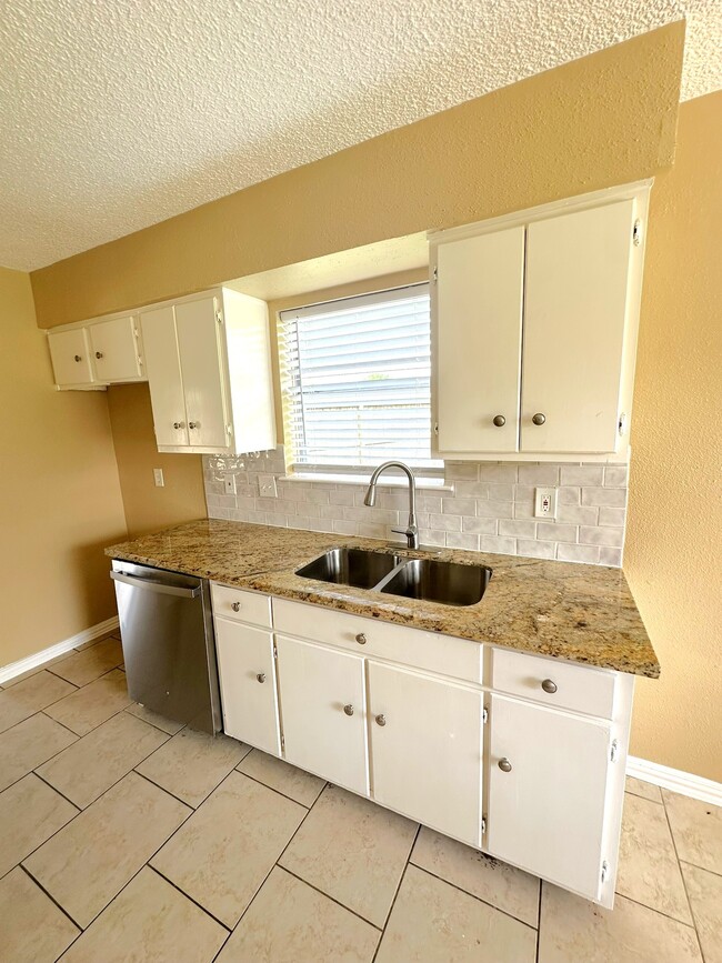 Building Photo - 12210 Roandale Dr