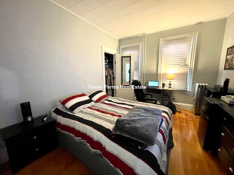 Building Photo - 38 Cherry St