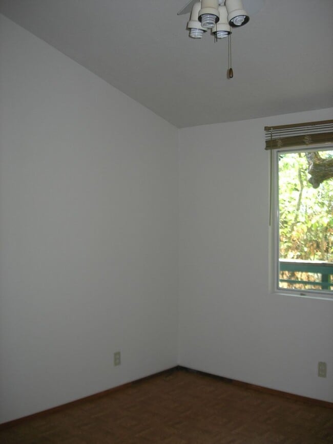 Building Photo - Private, Rural Granny Cottage off Indian S...