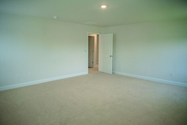 Building Photo - 307 River Trce Lp