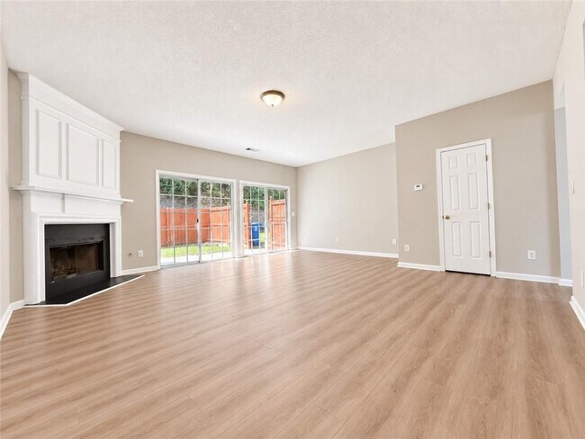 Building Photo - 4115 Howell Park Rd