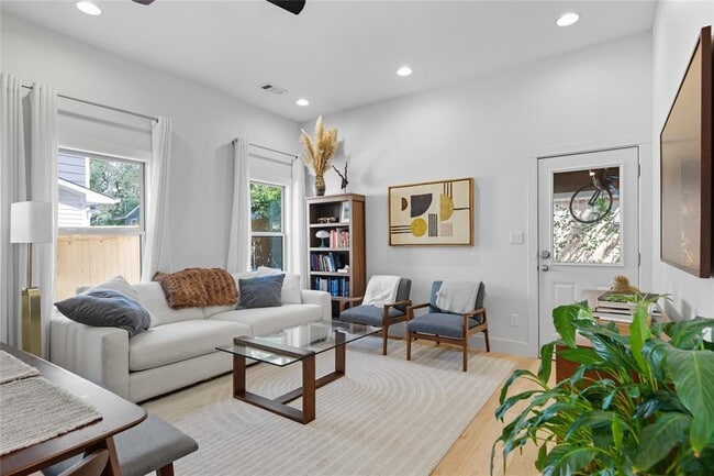 Building Photo - 2007 S L Davis Ave