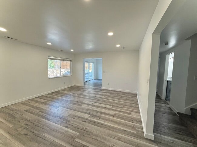 Building Photo - 3 Bedroom Home in Holladay now available