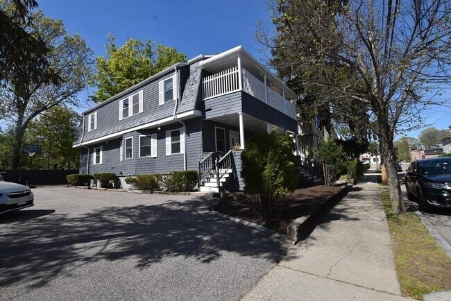 Primary Photo - 87 Floral St