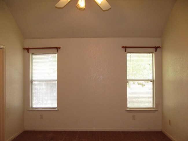 Building Photo - 3 BEDROOM, 2 BATH, BELTON ISD