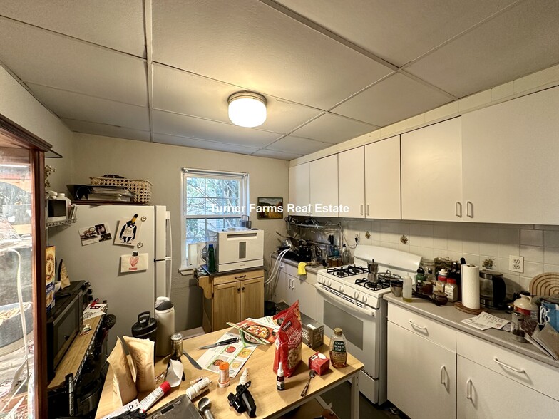 Building Photo - 8A Forest St