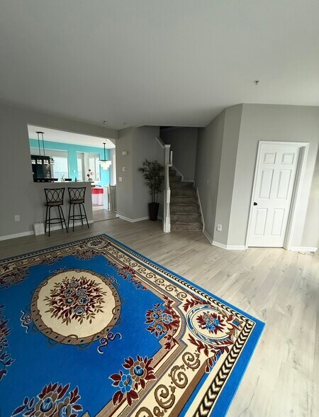 Building Photo - 1460 Pangbourne Way