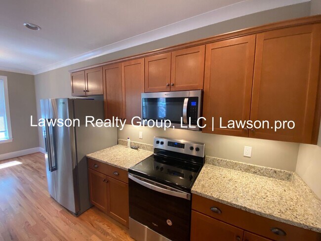 Building Photo - Craftsman Style One Level Living in Southw...