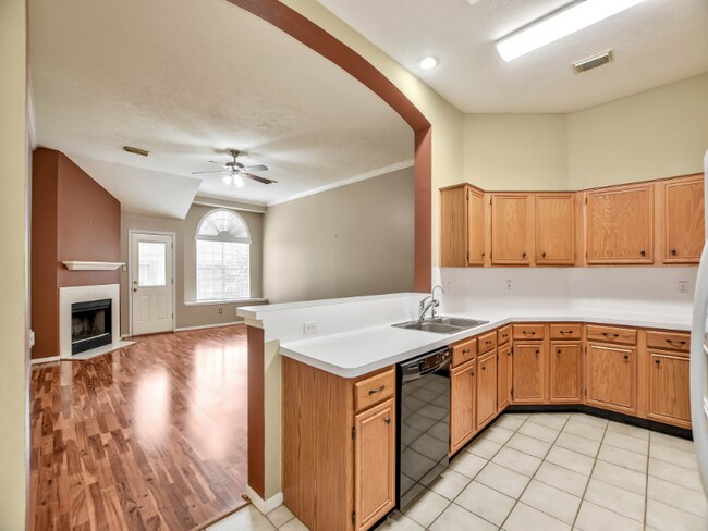 Building Photo - 15118 Red Cedar Cove Ln