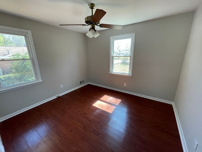 Building Photo - 3 bed/2 bath home in Martinez w/huge backyard and covered patio