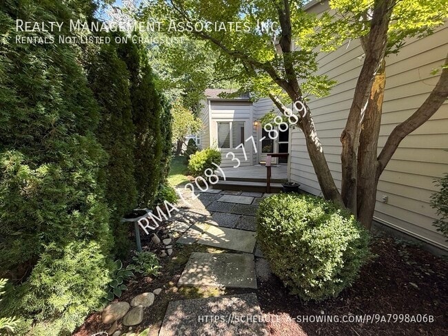 Building Photo - 4600 Savannah Ln