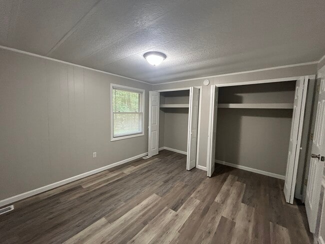 Building Photo - 385 N Lakeshore Dr