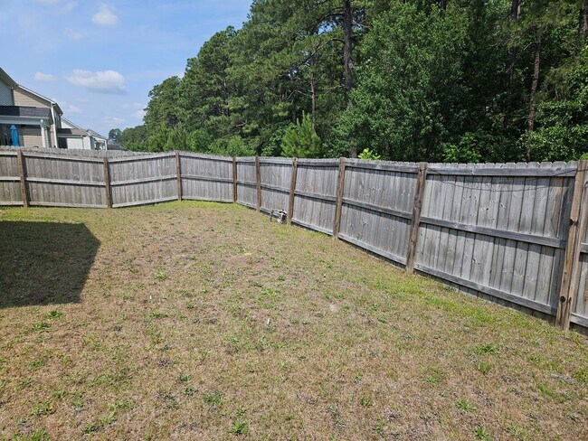 Building Photo - New Listing