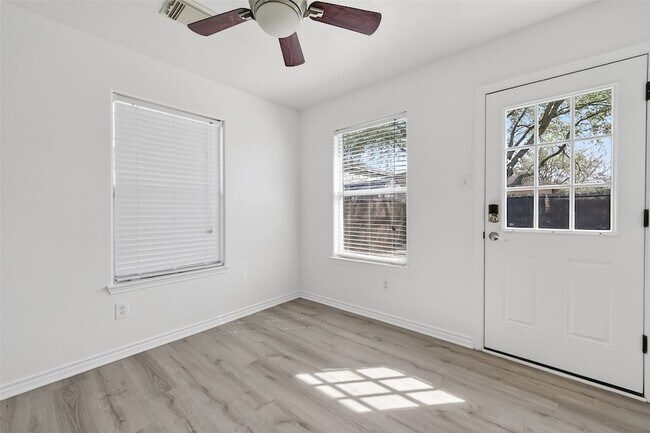 Building Photo - 9111 Grand Villa Ln