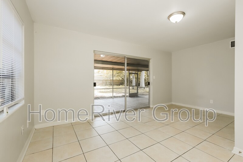 Building Photo - 709 Piedmont Dr SE