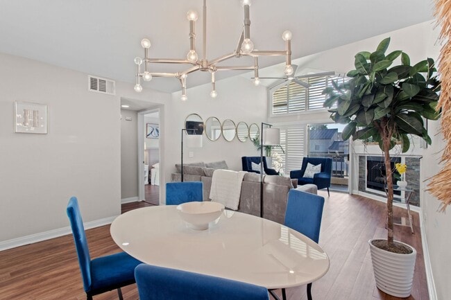 Building Photo - Fully Furnished 2-Bedroom Condo with Balcony – The Met, Woodland Hills