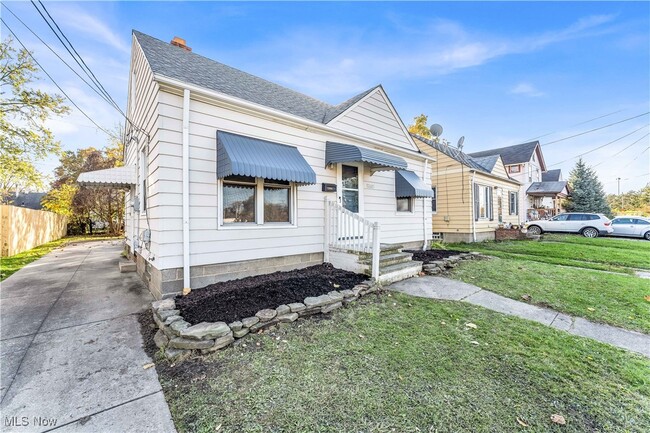 Building Photo - 12605 Hirst Ave
