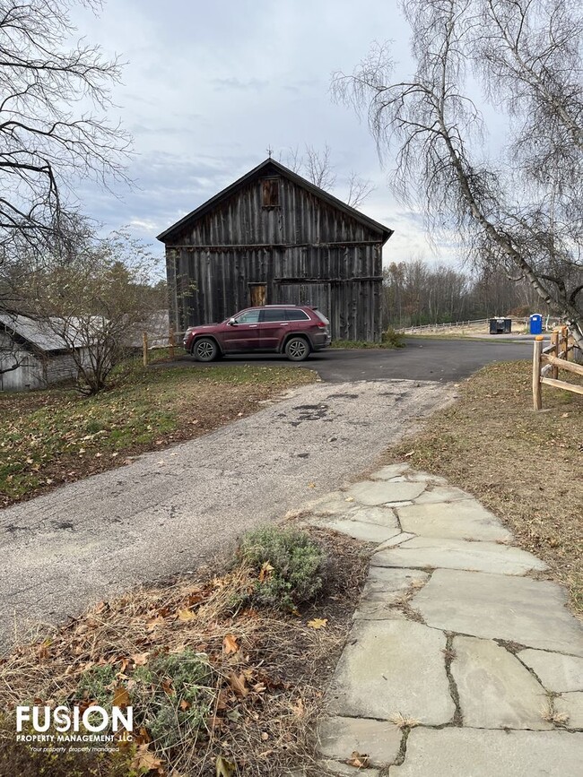 Building Photo - 4 bedroom Vermont Farmhouse with all of th...