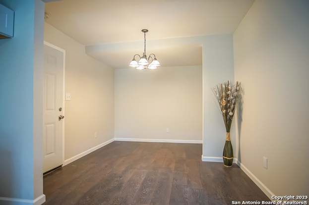 Building Photo - 303 Victor St