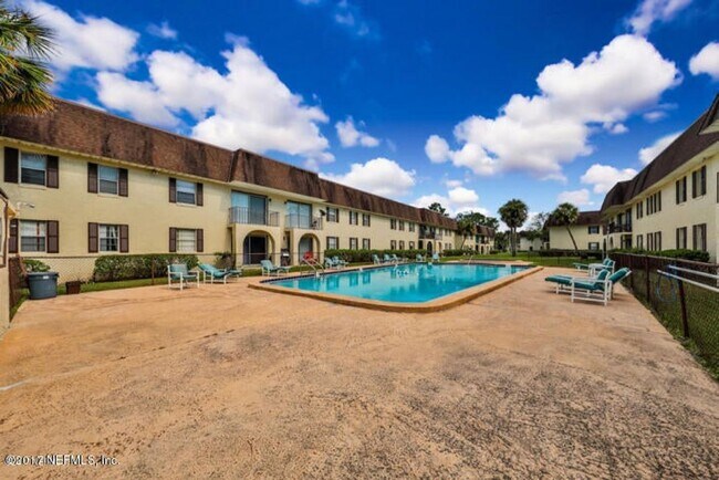 Building Photo - Condo by the Water