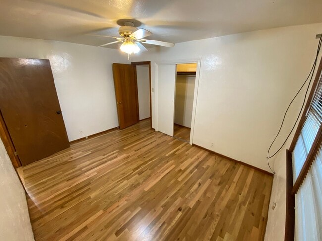 Building Photo - Crestview Three Bedroom House with Garage