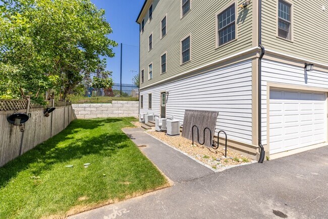 Building Photo - 10 Allen Ct