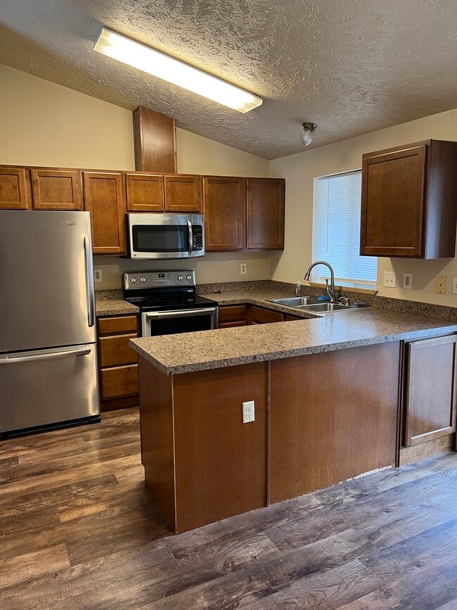 Building Photo - 12521 N Fairwood Dr