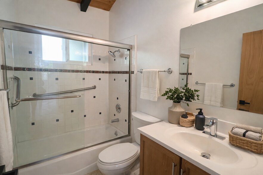 Building Photo - 128 Bothin Rd