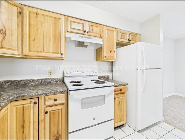 Interior Photo - 325 Campbell St.