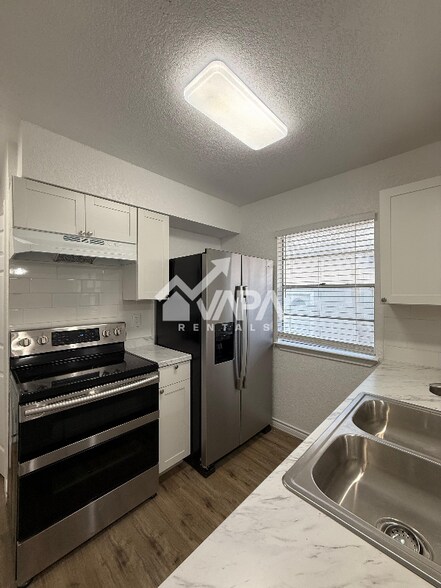 Building Photo - 7131 Rolling Hills Ln